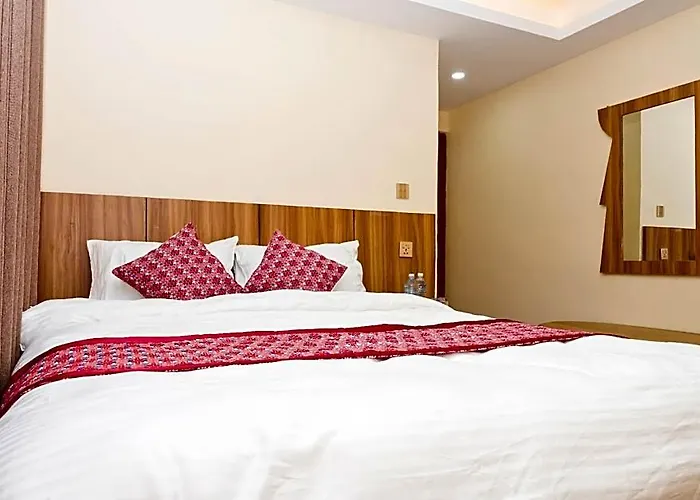 Rightway & Restaurant Hotel 2*